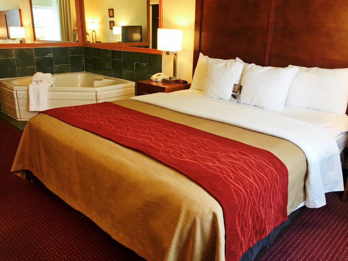 Comfort Inn & Suites Klamath Falls Jacuzzi room