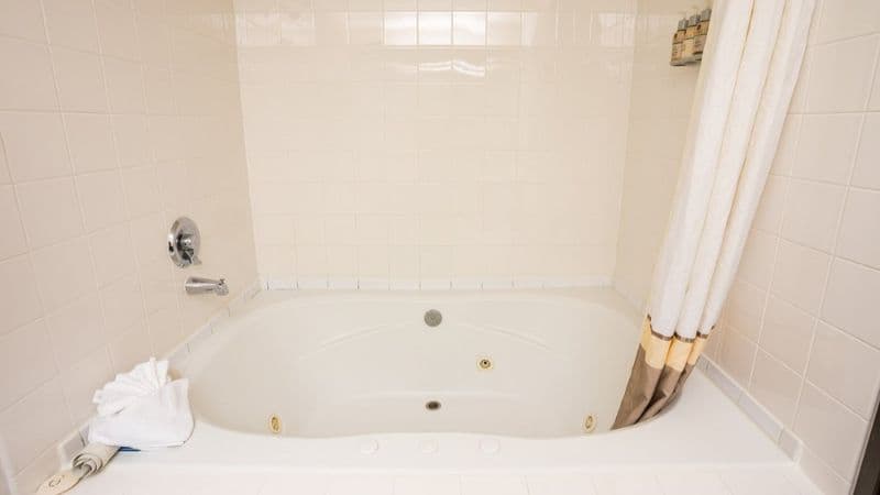 Ebb Tide Oceanfront Inn Jacuzzi room