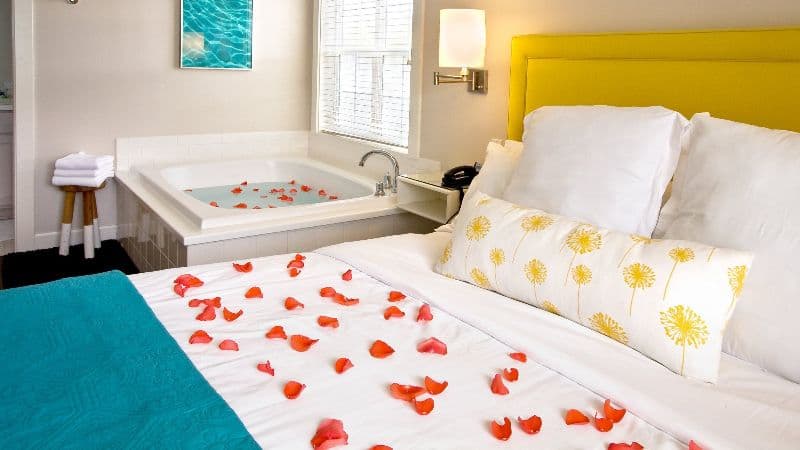 Lithia Springs Resort Jacuzzi room
