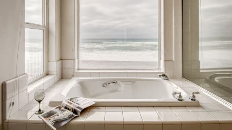 Ocean’s Song Jacuzzi room
