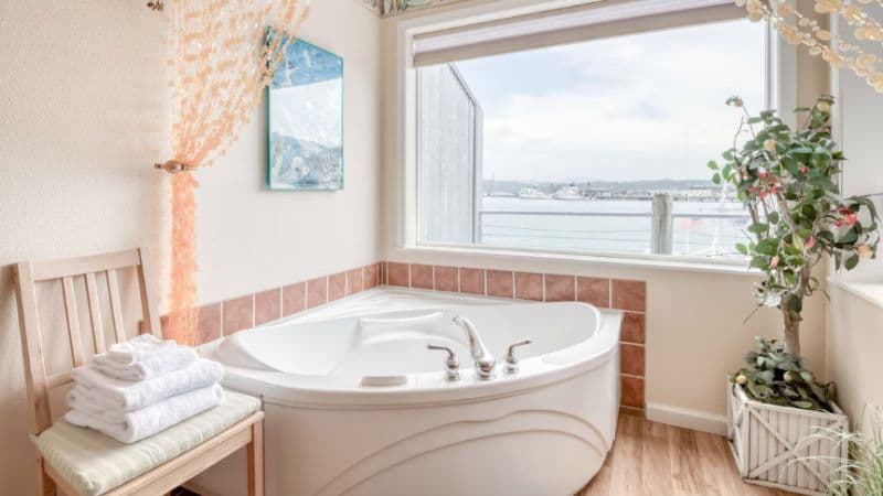 Surfer Dude – Anchor Pier Lodge hotel photo 2