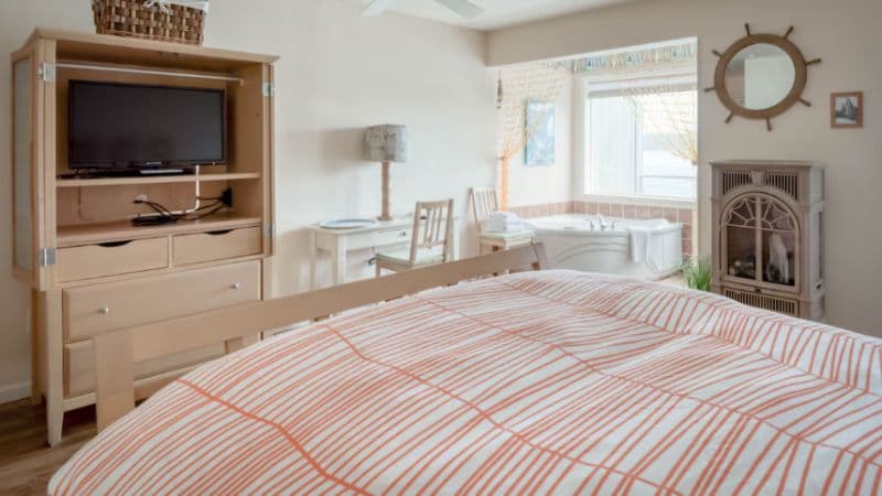 Surfer Dude – Anchor Pier Lodge hotel photo 3