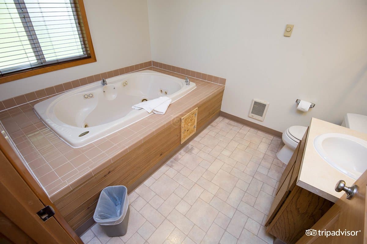 Westcliff Lodge Jacuzzi room