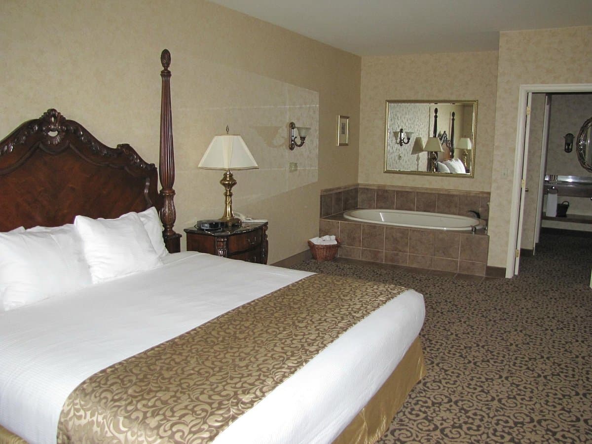 AmishView Inn & Suites Jacuzzi room