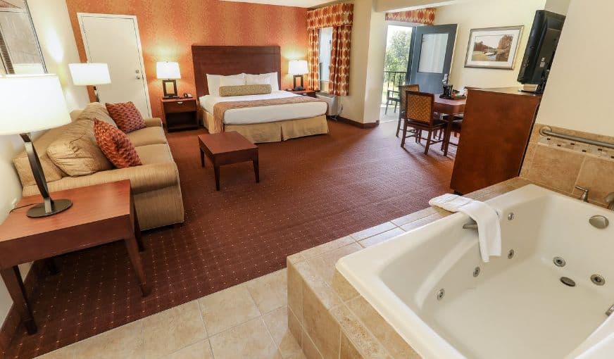Liberty Mountain Resort Jacuzzi room