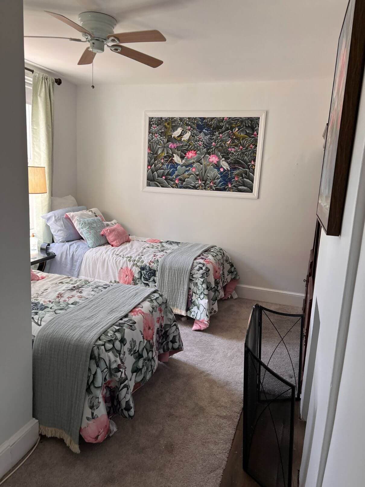 Lily Inn Jacuzzi room