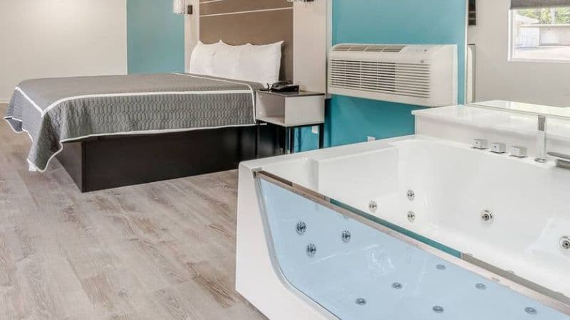 Blue Beach Motel Jacuzzi room