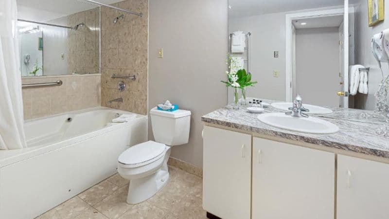 Wellington Resort Jacuzzi room