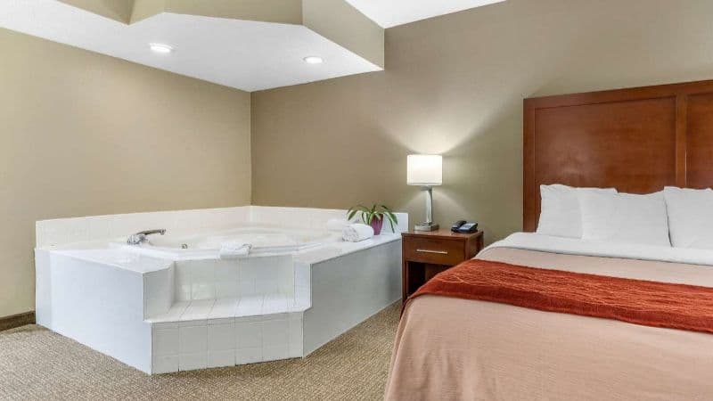 Comfort Inn Blythewood Jacuzzi room
