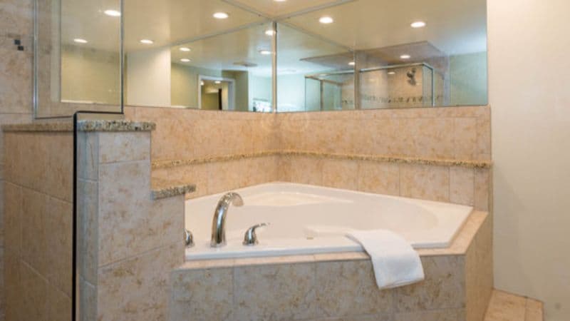 Ocean Reef Resort Jacuzzi room
