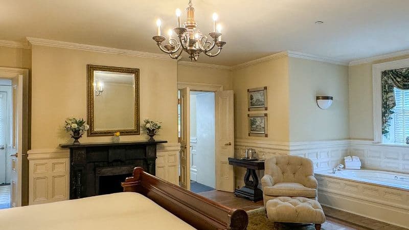 Wentworth Mansion Jacuzzi room