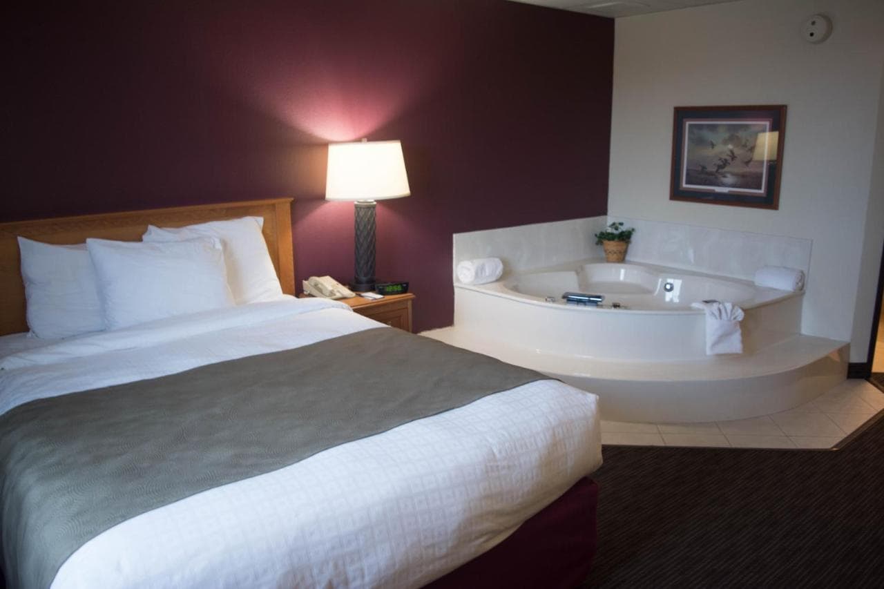 AmericInn by Wyndham Madison Jacuzzi room