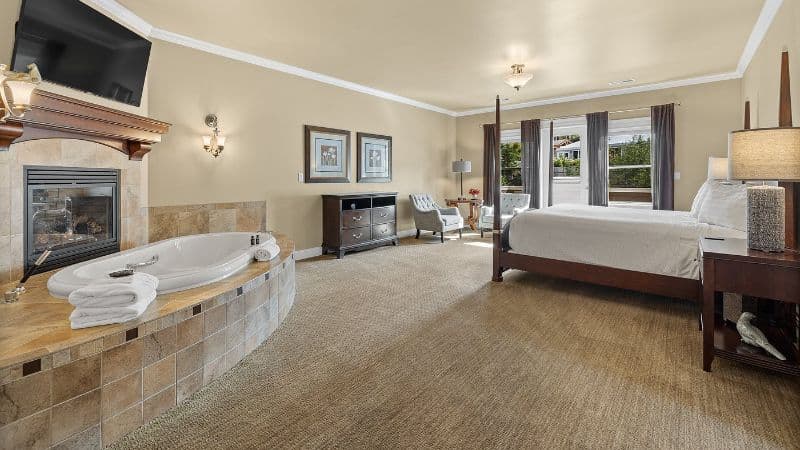 Summer Creek Inn Jacuzzi room