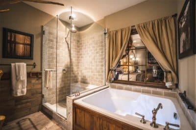 Big Cypress Lodge Jacuzzi room