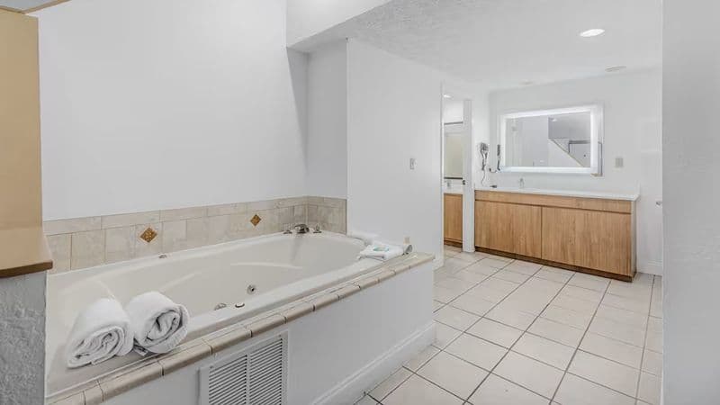Crossroads Inn and Suites hotel photo 2