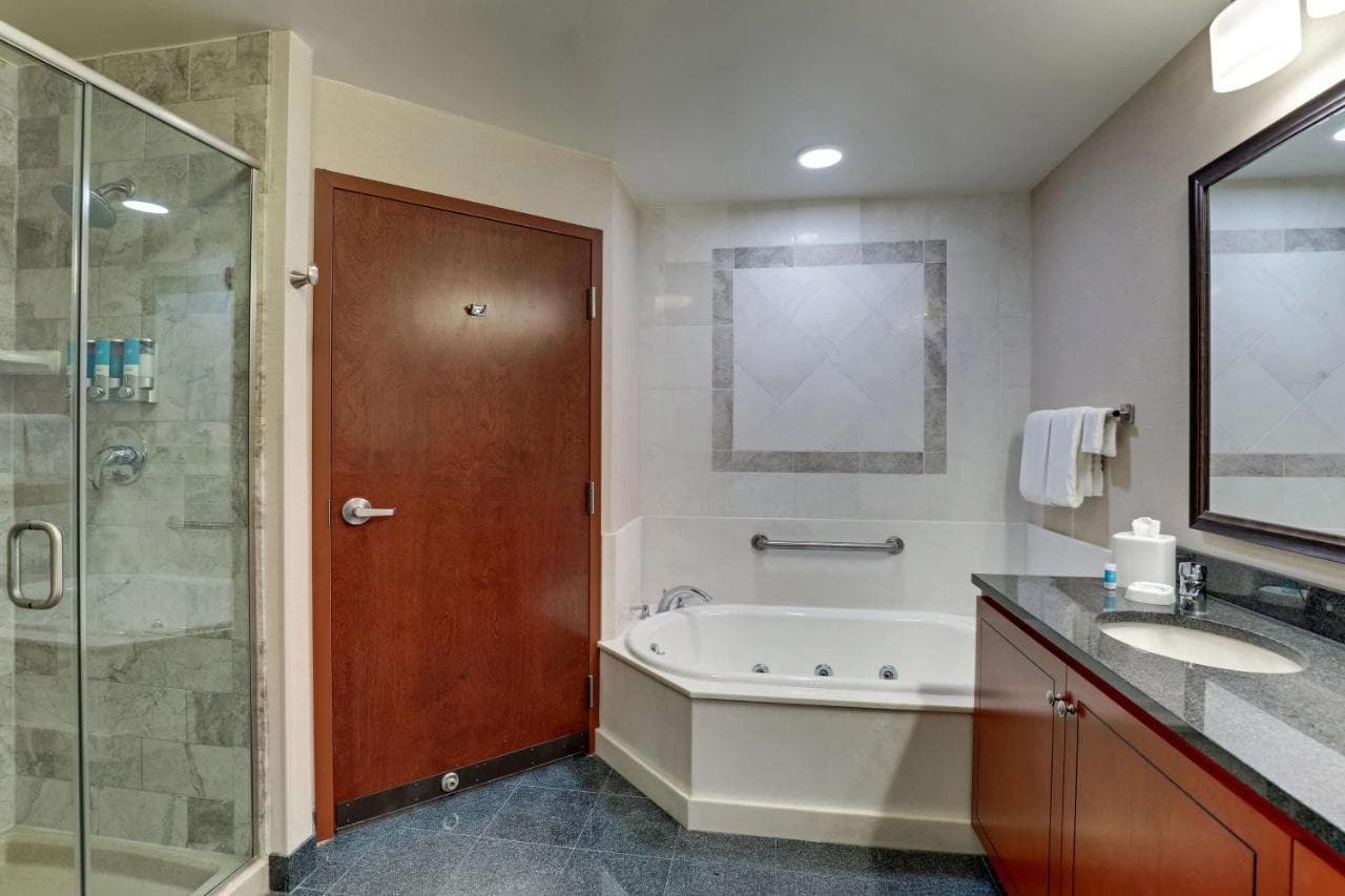 Drury Plaza Hotel Nashville Franklin Jacuzzi room