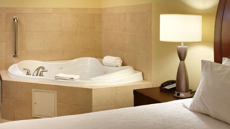 Hilton Garden Inn Clarksville Jacuzzi room