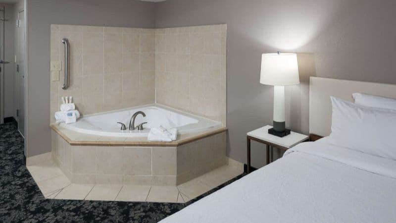 Hilton Garden Inn Nashville Vanderbilt Jacuzzi room