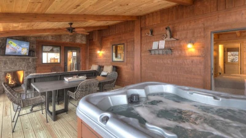 Oak Haven Resort Jacuzzi room