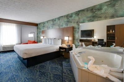 Park Grove Inn Jacuzzi room