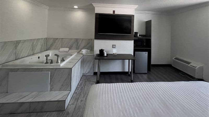 Reagan Resorts Inn Jacuzzi room