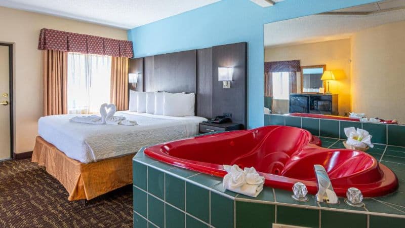 River Bend Inn Jacuzzi room