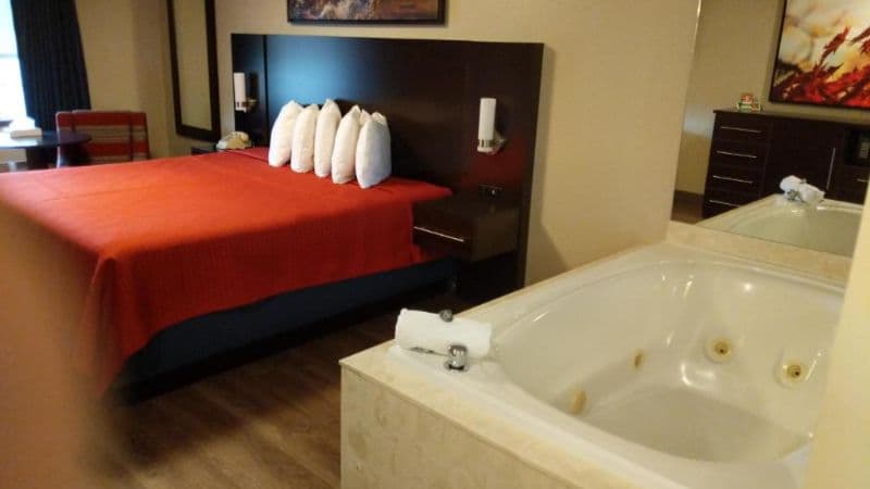 Riverside Towers Jacuzzi room