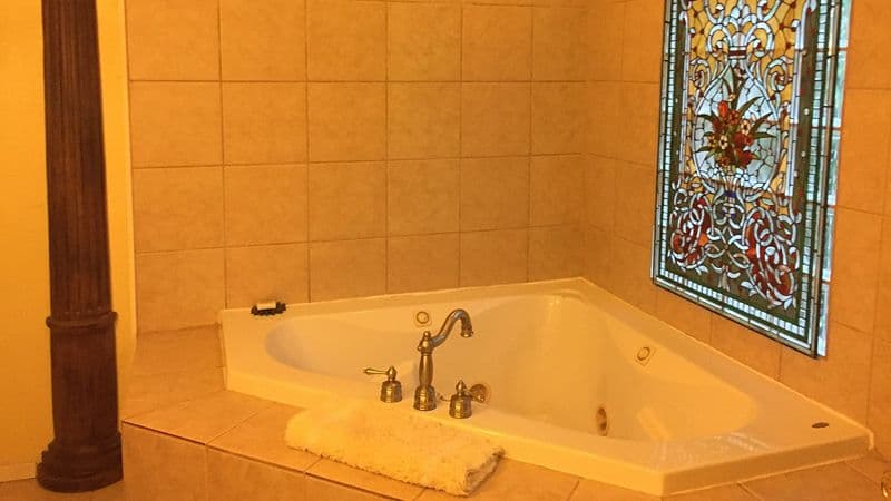 Azalea Plantation Jacuzzi room