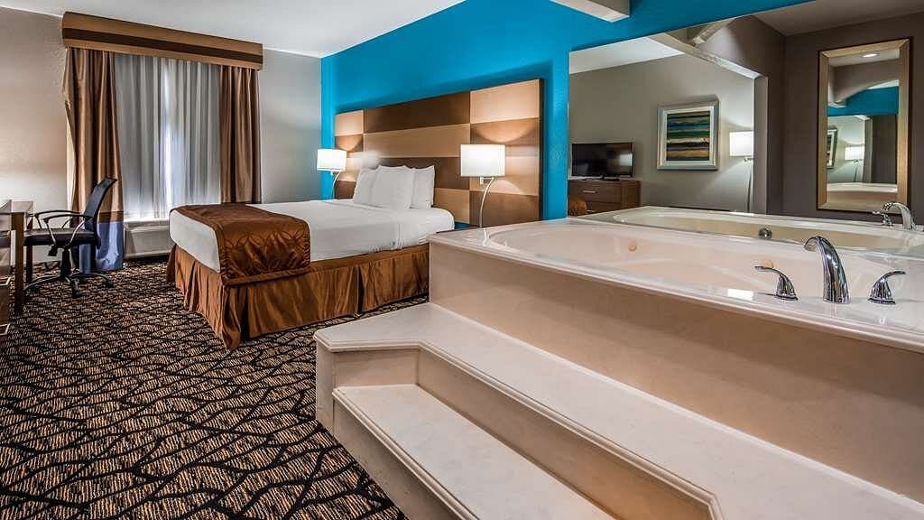 Best Western Executive Inn Jacuzzi room