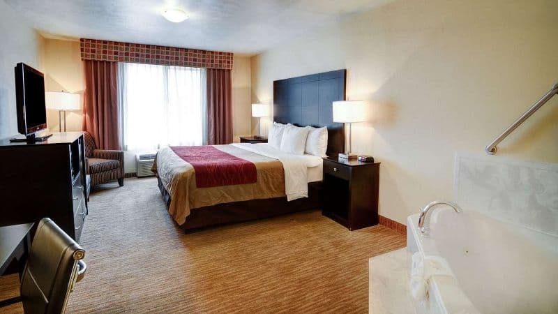 Comfort Inn & Suites Amarillo Jacuzzi room
