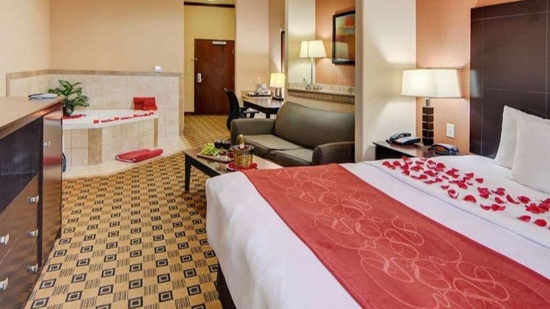 Comfort Suites Kilgore Jacuzzi room