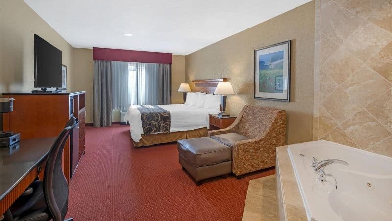Best Western Plus Canyon Pines Jacuzzi room