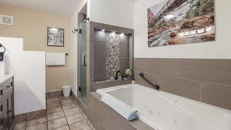 Red Rock Inn Jacuzzi room