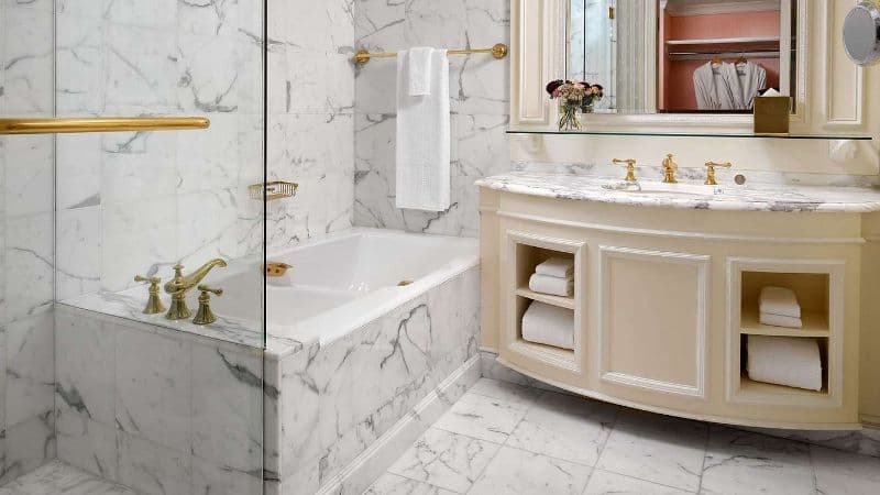 The Grand America Hotel Jacuzzi room