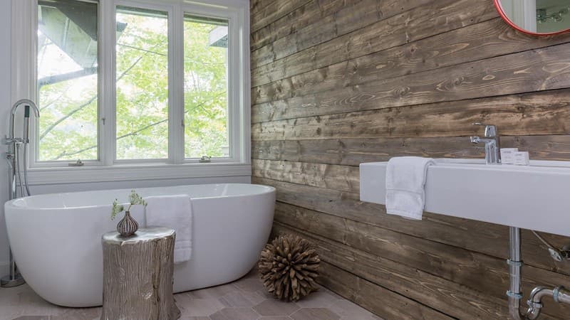 Field Guide Lodge Jacuzzi room