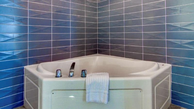 Comfort Suites Newport News Airport Jacuzzi room