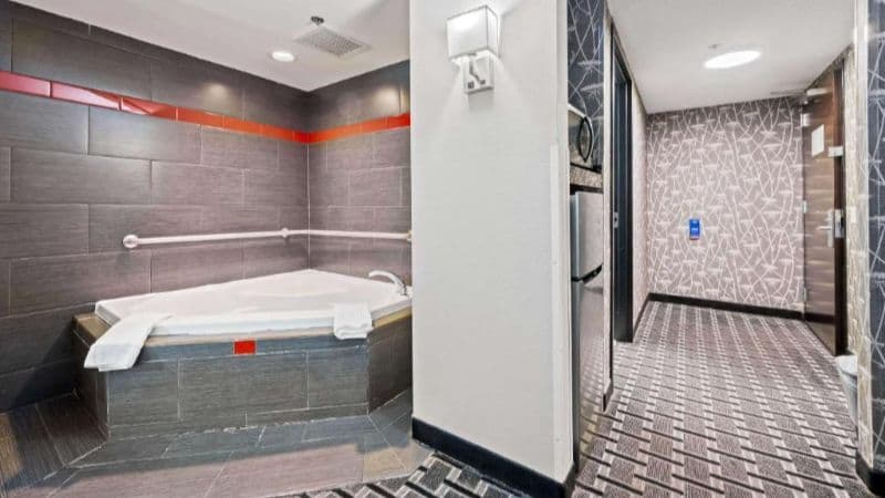 Comfort Suites Williamsburg Historic Area Jacuzzi room