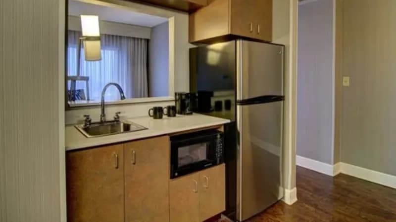 Courtyard by Marriott Tysons McLean - Jetted-Tub Suite hotel photo 4
