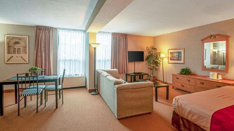 Econo Lodge Metro hotel photo 4