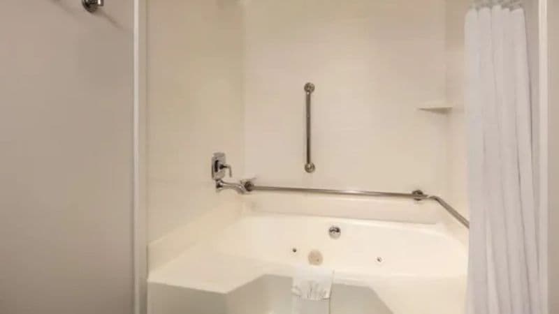 Hampton Inn Richmond-North/Ashland Jacuzzi room