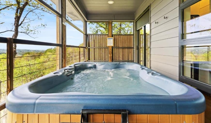 Iris Inn Jacuzzi room