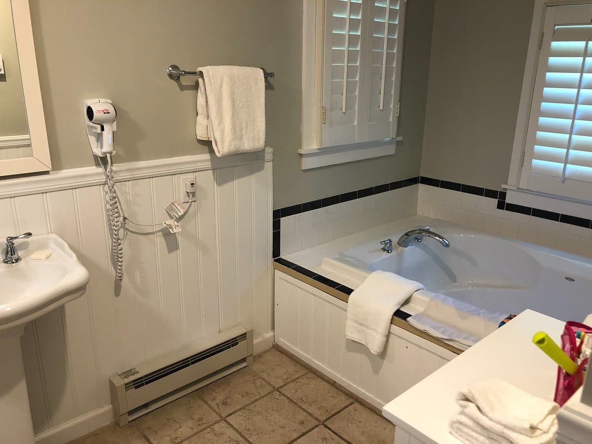 Mountain Lake Lodge Jacuzzi room