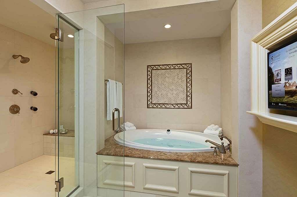 Salamander Resort & Spa Jacuzzi room