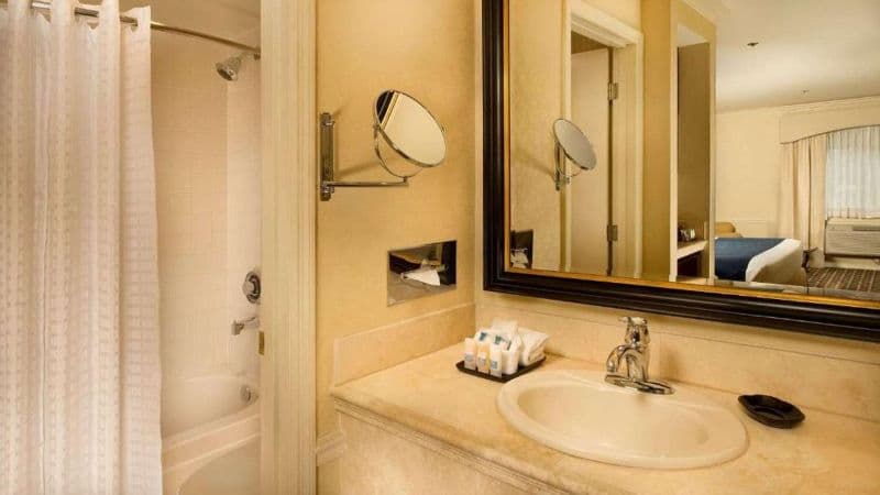 Best Western Plus Puyallup Hotel Jacuzzi room