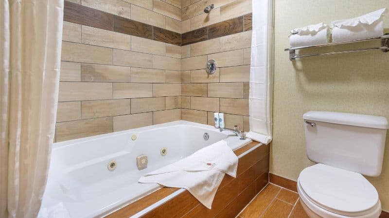 Comfort Inn Federal Way Jacuzzi room