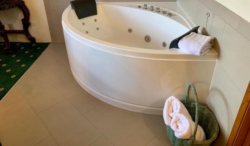 Hotel Pension Anna Jacuzzi room