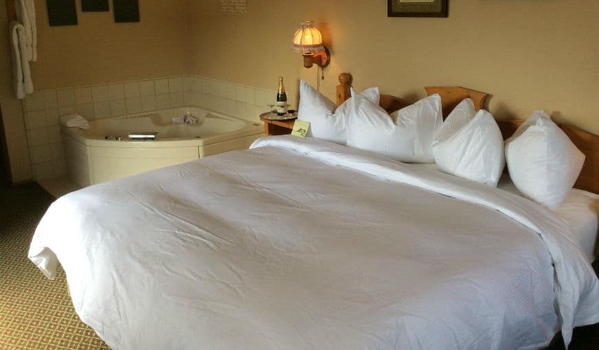 Linderhof Inn Jacuzzi room