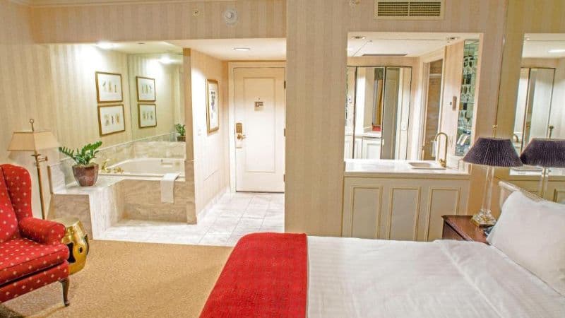 Mayflower Park Hotel Jacuzzi room