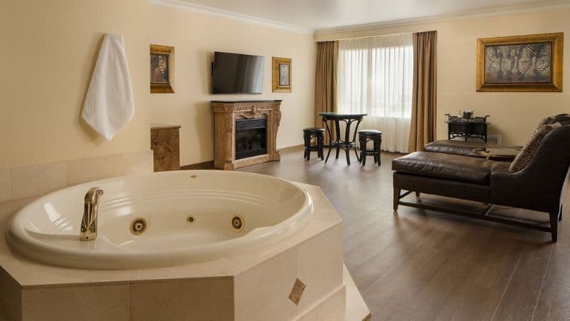 The Davenport Tower, Autograph Collection Jacuzzi room