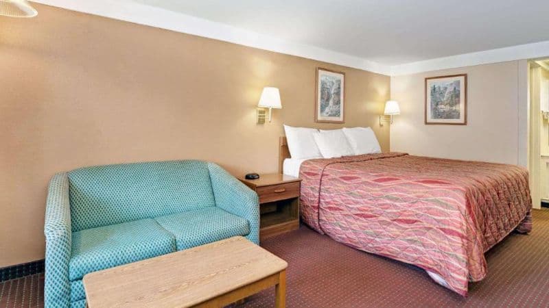 Knights Inn Charleston, WV hotel photo 3